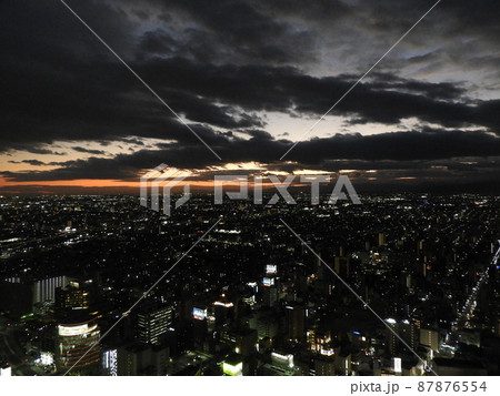 名古屋駅方面から見る名古屋の夕暮れ　11月 87876554