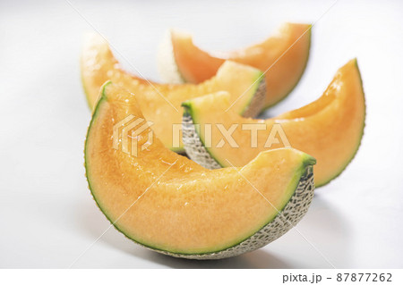 新鮮で美味しい赤肉のメロン 87877262