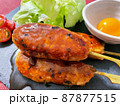 鶏のつくね　卵の黄身を付けて食べる 87877515