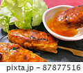 鶏のつくね　卵の黄身を付けて食べる 87877516