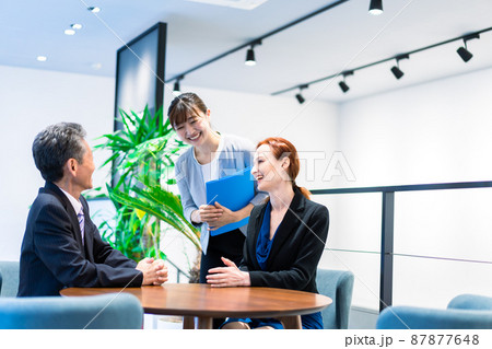 通訳と秘書 87877648