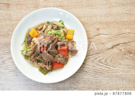 fried slice beef meat tendon with onion and bell pepper in oyster sauce on plate 87877806