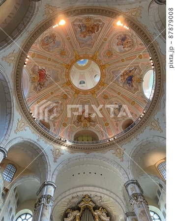 神聖で厳かなフラウエン教会の天井の写真素材 [87879008] - PIXTA