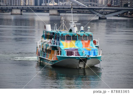 伊豆諸島を結ぶトビウオ…東京港を行くジェットホイル 87883365