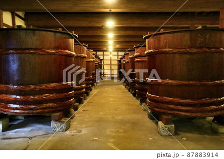 造り酒屋の仕込み樽 造り酒屋の仕込み樽 87883914