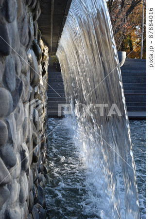 A waterfall of a fountain in a garden 87884016