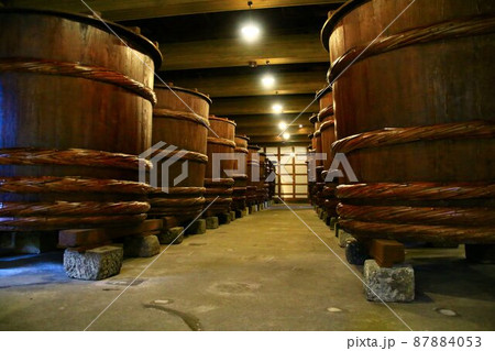 造り酒屋の仕込み樽 造り酒屋の仕込み樽 87884053