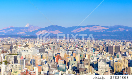 一望景色(熊本市)「阿蘇山を背景に熊本市パノラマ風景」2022年(2月末)花岡山 87884363