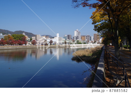 広島天満川河畔の景色 87885582