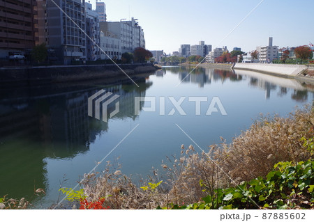 広島横川から眺めた天満川の景色 87885602
