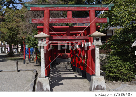 四日市市山津見神社の赤鳥居 四日市市山津見神社の赤鳥居 87886407