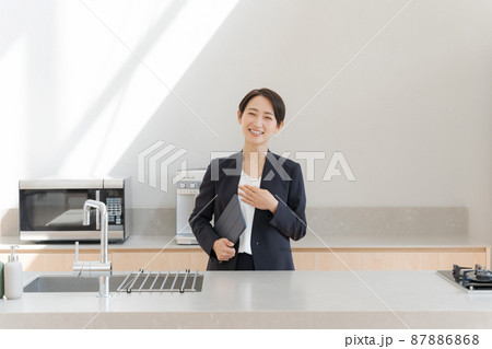 住宅販売　スタッフ　女性 87886868