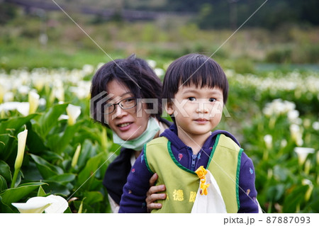 幼児 お母さん ママ 87887093