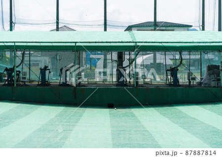 バッティングセンターのピッチングマシン 87887814