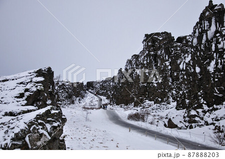 地球の裂目 87888203