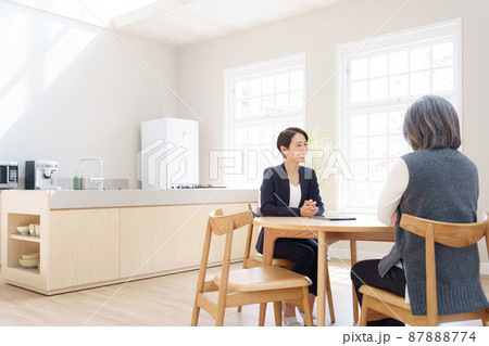 リフォーム相談　女性スタッフ　 87888774