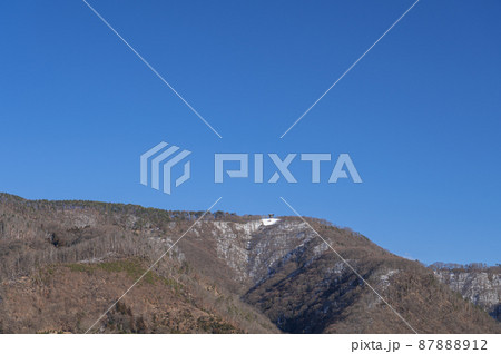 雪が残る長峰山休息展望台 87888912