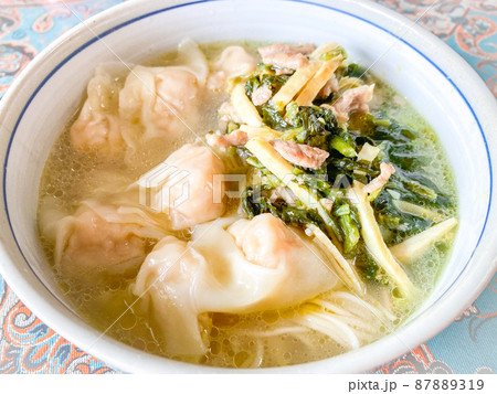 香港名物・エビわんたん麺  87889319