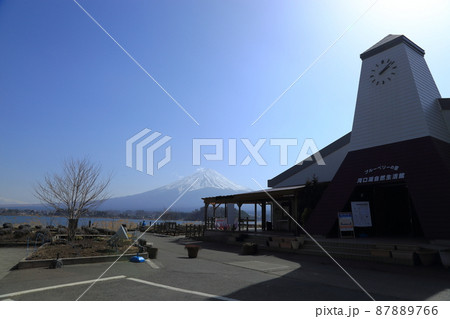 河口湖と富士山 【山梨県富士河口湖町】 河口湖と富士山 【山梨県富士河口湖町】 87889766