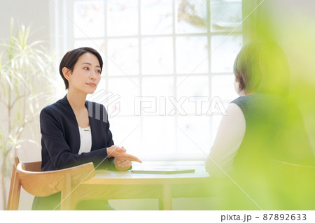 働く女性 接客 面談 相談 働く女性 接客 面談 相談 87892633