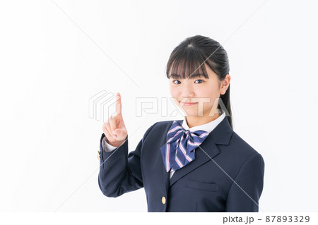 白バックの中学生の女の子 87893329