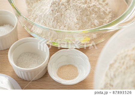 パン作りの材料 パン作りの材料 87893526