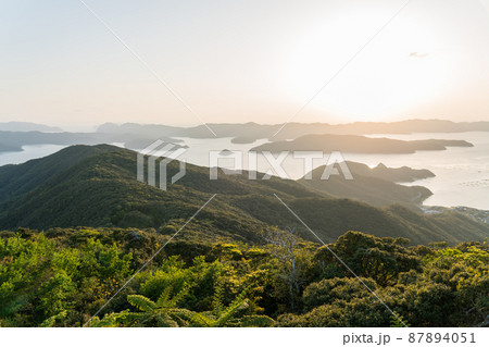 奄美大島の高知山展望台から望む夕焼け 87894051