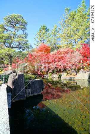 紅葉の徳川園 87894276