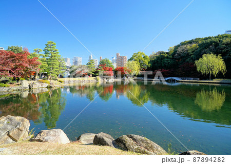 紅葉の徳川園 87894282
