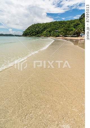 Sunny beach in Koh Samet Island, Rayong, Thailand 87895013