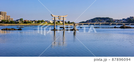 御島水域の朝風景（香椎浜北公園　御島神社）パノラマ　【福岡市東区】 87896094