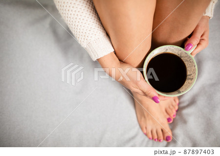 Neat feminine legs and aromatic coffee. Light complexion. 87897403