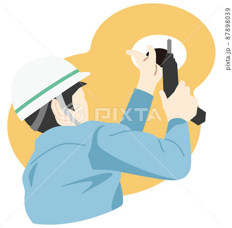 天井で工事する男性作業員 天井で工事する男性作業員 87898039