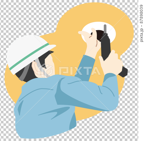 天井で工事する男性作業員 天井で工事する男性作業員 87898039