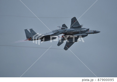 F-15戦闘機編隊離陸 87900095