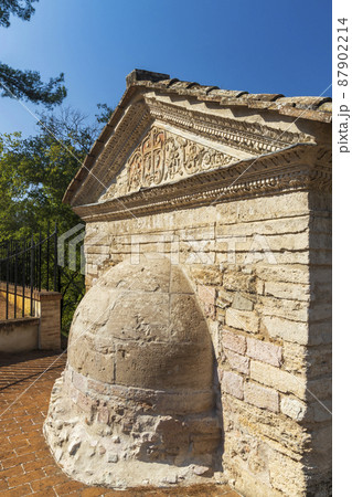 Temple of Clitumnus early medieval church, UNESCO World Heritage Site, Pissignano near Campello sul Clitunnoi, Umbria, Italy Temple of Clitumnus early medieval church, UNESCO World Heritage Site, Pissignano near Campello sul Clitunnoi, Umbria, Italy 87902214
