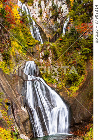 【北海道・天人峡】晩秋を彩る羽衣の滝 10月 【北海道・天人峡】晩秋を彩る羽衣の滝 10月 87903314