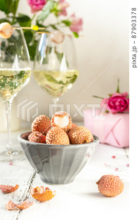 S.Valentine's Day concept with lychee, wine and roses S.Valentine's Day concept with lychee, wine and roses 87903378