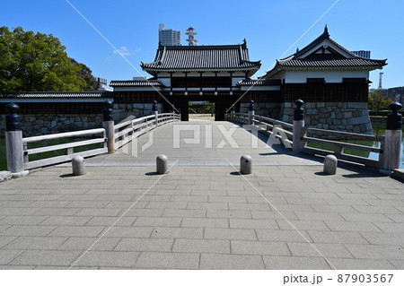 青空の広島城 太鼓櫓 二の丸 表御門 青空の広島城 太鼓櫓 二の丸 表御門 87903567