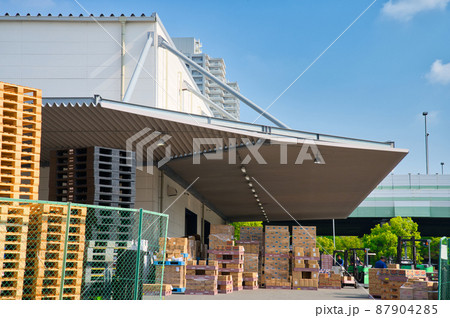 【大阪府】7月・倉庫で働く労働者 【大阪府】7月・倉庫で働く労働者 87904285