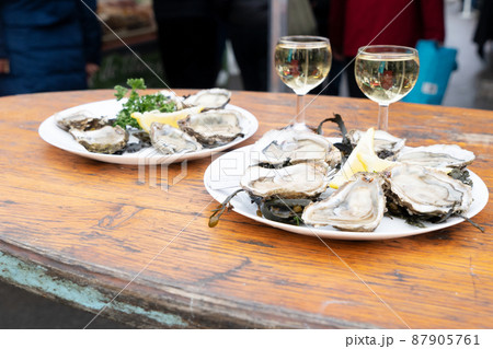 fresh oysters on farmer market 87905761