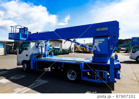 高所作業車　トラック式　電気工事用 87907101