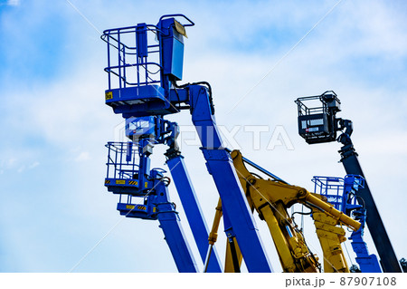 高所作業車　トラック式　電気工事用 87907108