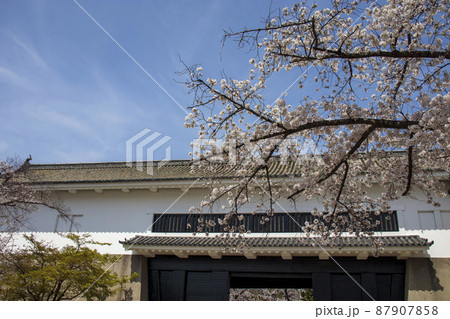 大阪城の大手門　二の門 87907858