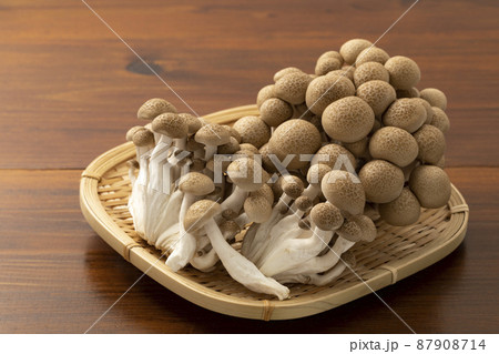ザルに乗せたぶなしめじ 87908714