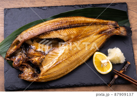 ほっけ開きの焼き魚 87909137