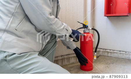 消火器の点検イメージ 87909313