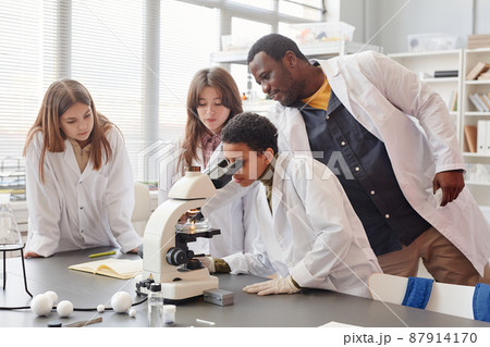 Kids using Microscope in Science Lab 87914170