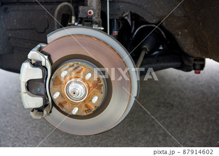 自動車のブレーキローターのアップ 自動車のブレーキローターのアップ 87914602
