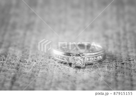 Diamond Engagement Ring 87915155